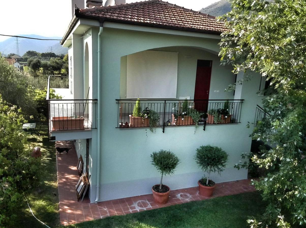 Cisano sul Neva Independent Apartment With A Fabulous Patio - Casa Penny מראה חיצוני תמונה